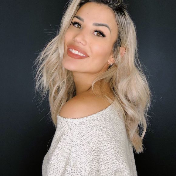 Meet your Posher, Naomy - Picture 1 of 2